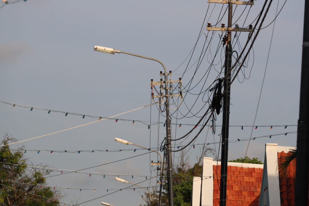 土木が支える情報インフラ|電柱構造と電線地中化の土木技術とは?
